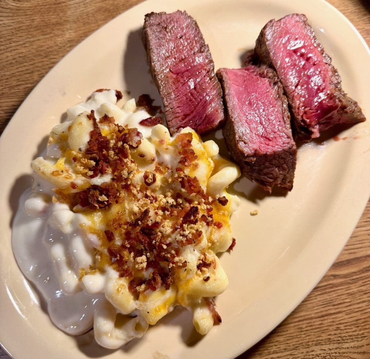 steak with mac and cheese