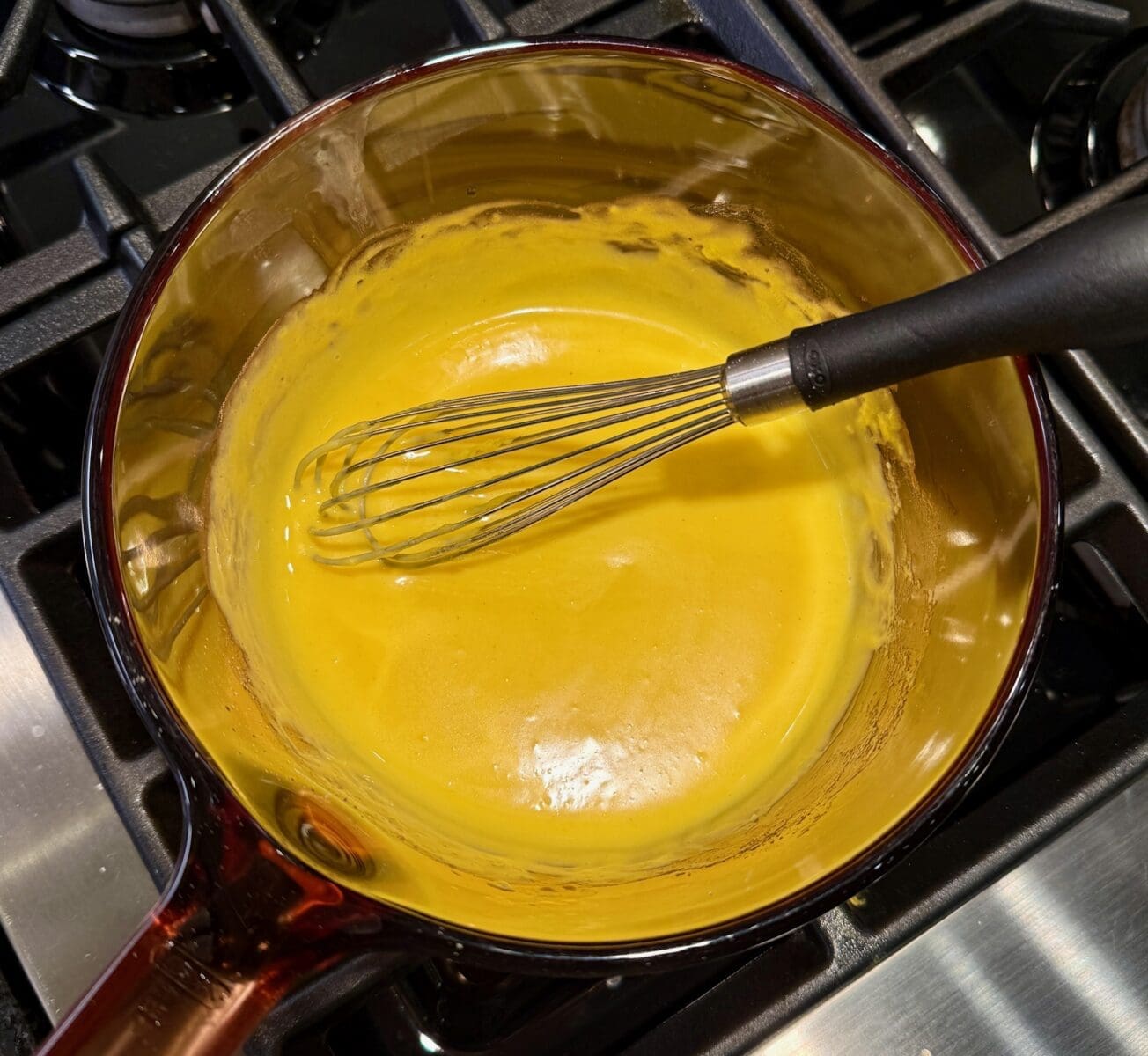 finished hollandaise sauce