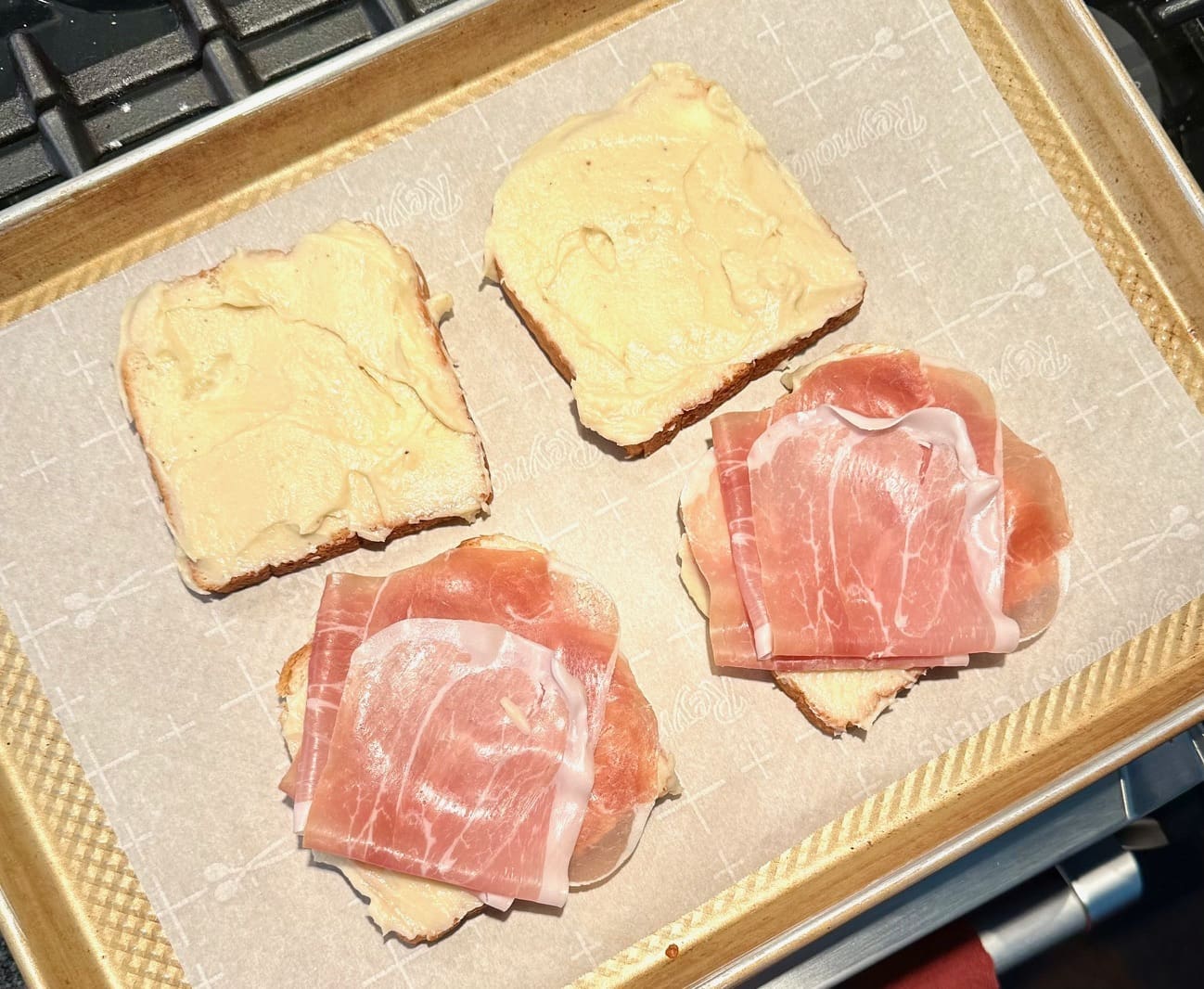 bread with butter mornay nad ham