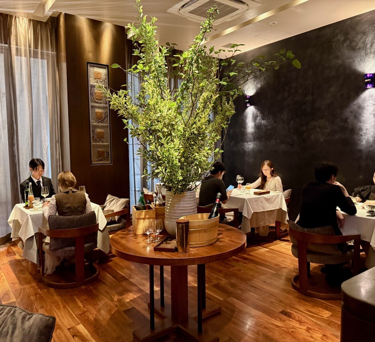 ryuzu main dining room